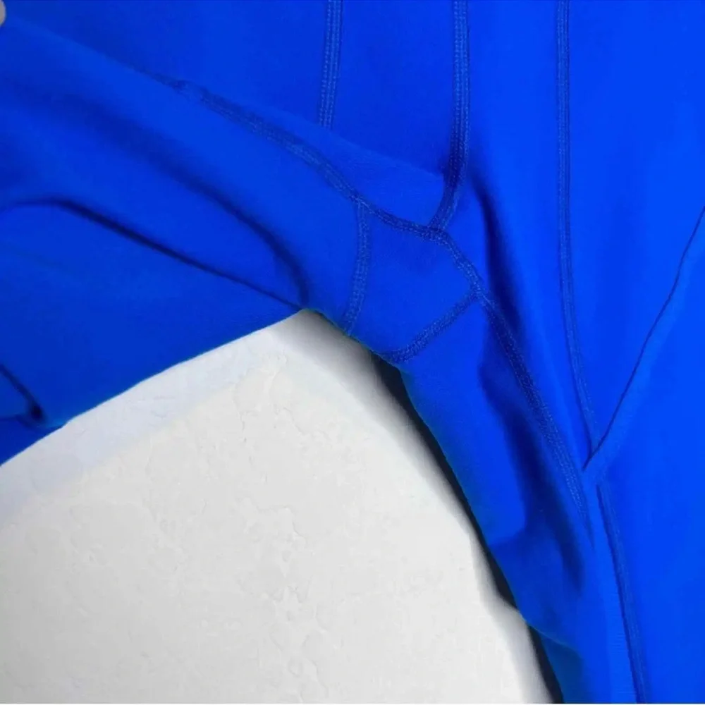 LULULEMON Roll Out Crop‎ in Baroque Blue. Size 4